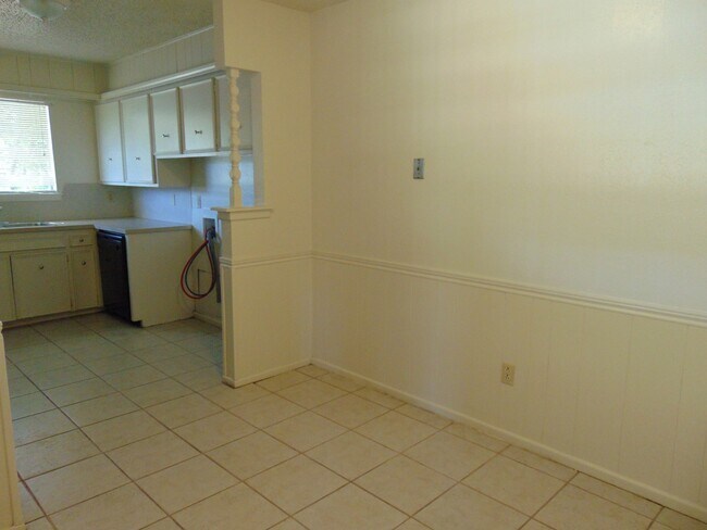 Photo - 6914fre Unit A