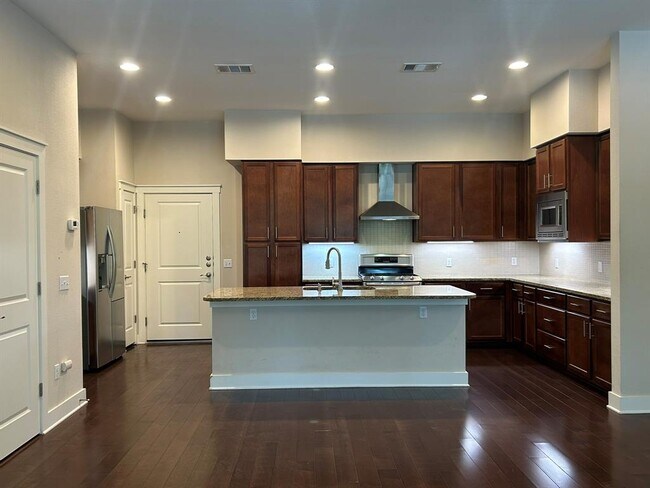 Photo - 2520 Bluebonnet Ln Unidad 12