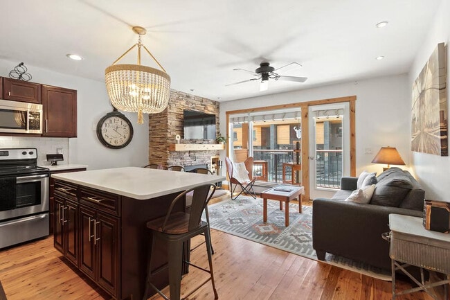 Building Photo - 421 S Main St Unit ID1352701P