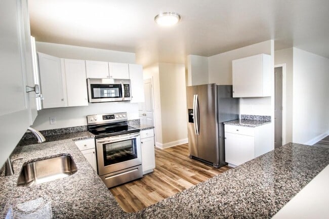 Photo - 1020 Primrose St SE