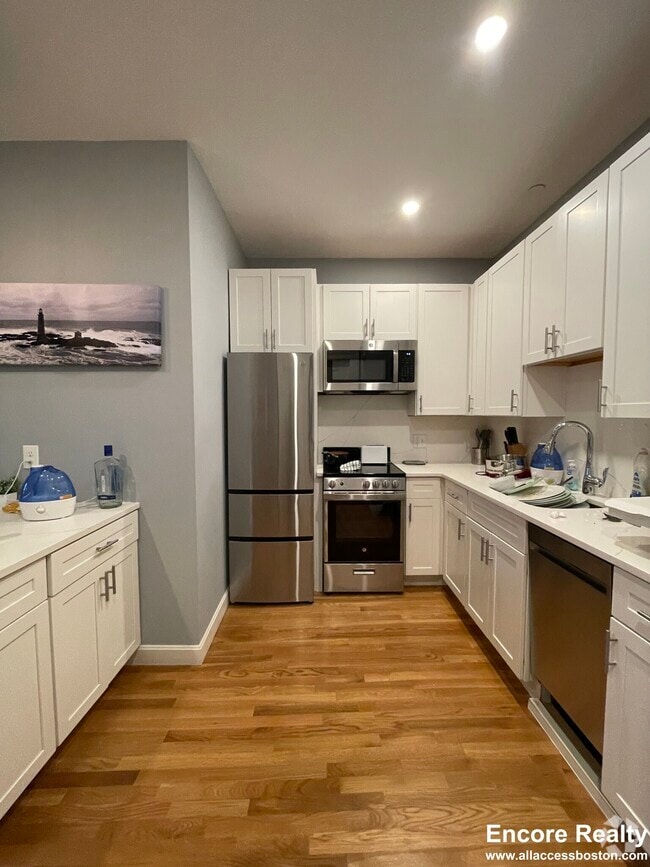 Building Photo - 464 Beacon St Rental