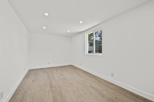 Photo - 35114 82nd St E