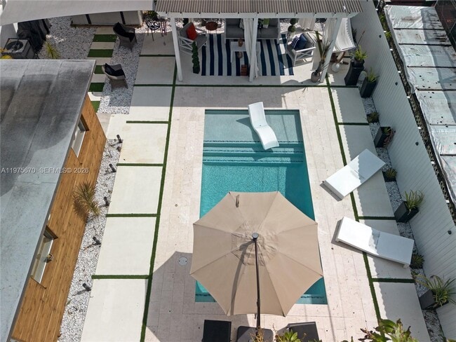 Photo - 920 NE 159th St