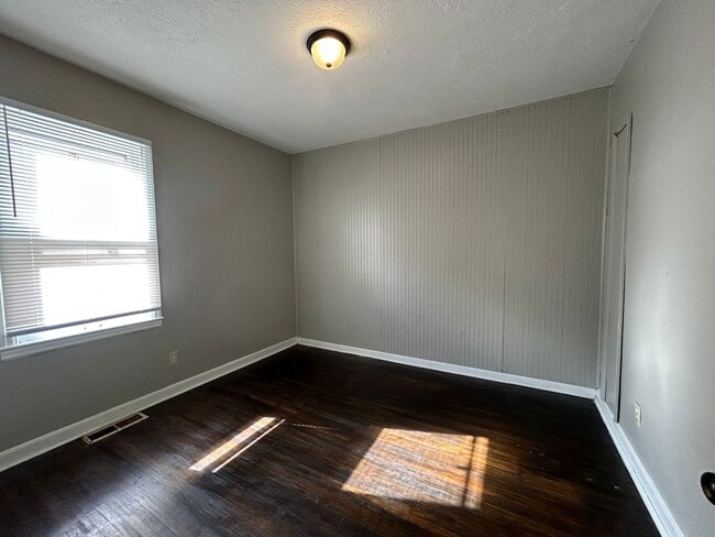 Photo - 3 bedroom 1 bathroom house with a bonus room!