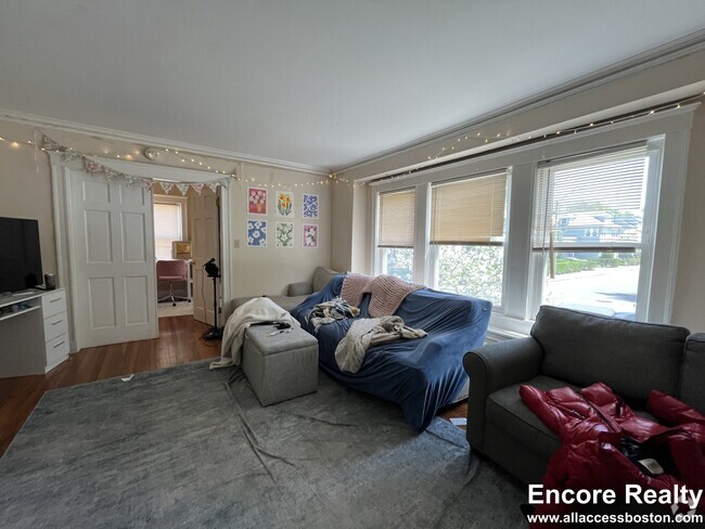 Building Photo - 289 Foster St Unit 1 Rental