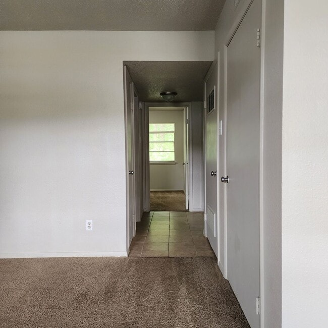 Photo - 3BR 1.5BA $900/m & $500 Deposit Unit 154