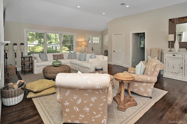 Photo - 32 White Oak Ln