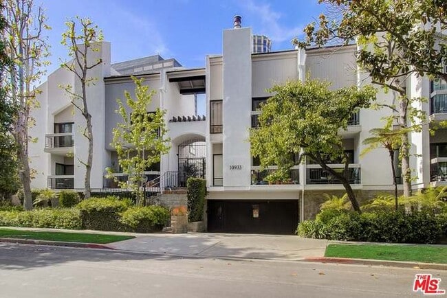 Photo - 10933 Wellworth Ave Unidad 4 Rental