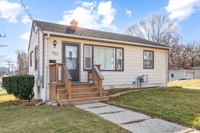 Building Photo - 301 Mill St