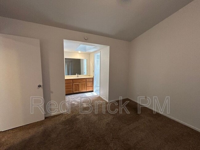 Photo - 1378 Queens Cir