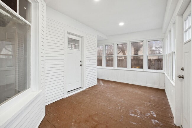 Photo - 1035 Bluff Ave E
