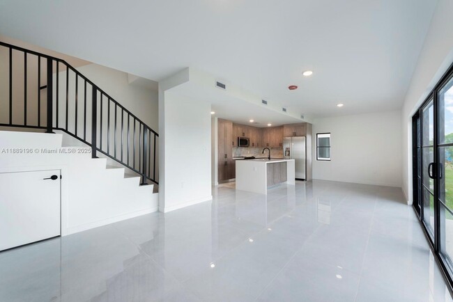 Photo - 1374 NW 1st St