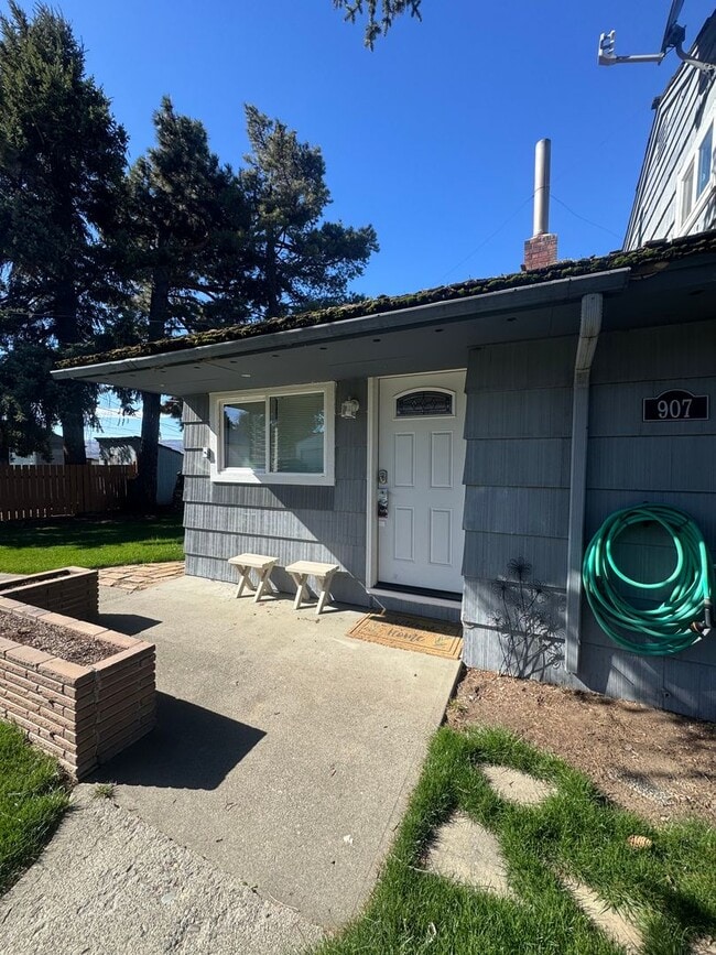 Photo - Pet-Friendly 2 Bedroom Rental with Spacious Living