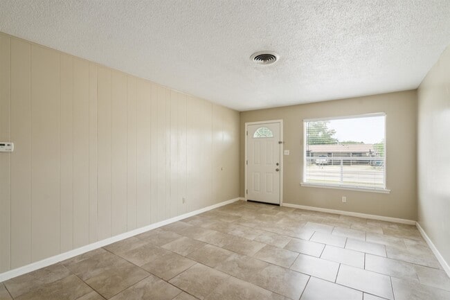 Photo - 708 W 10th St