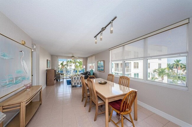 6061 Bahia Del Mar Cir Unit 448