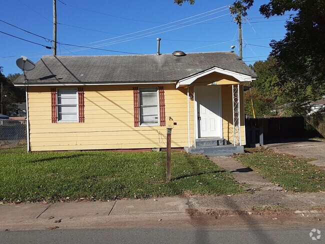 Building Photo - 2 bedroom central air and Heat Rental