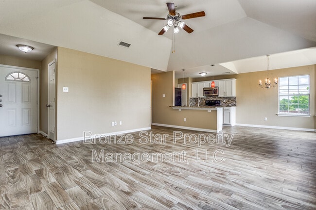 Photo - 722 Seneca Dr