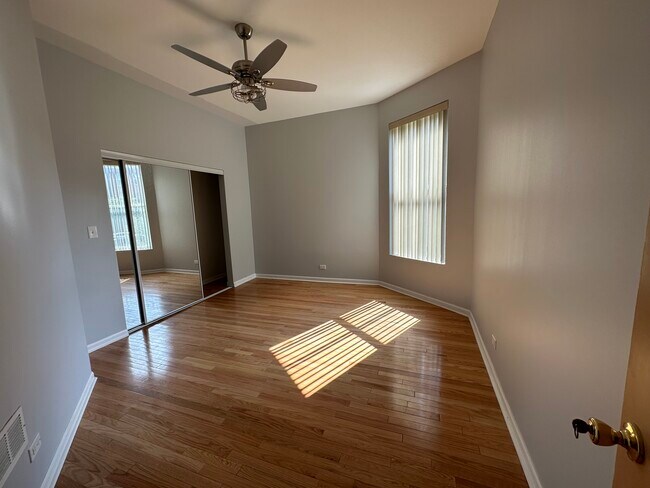 Photo - 4837 S Prairie Ave Unit 2