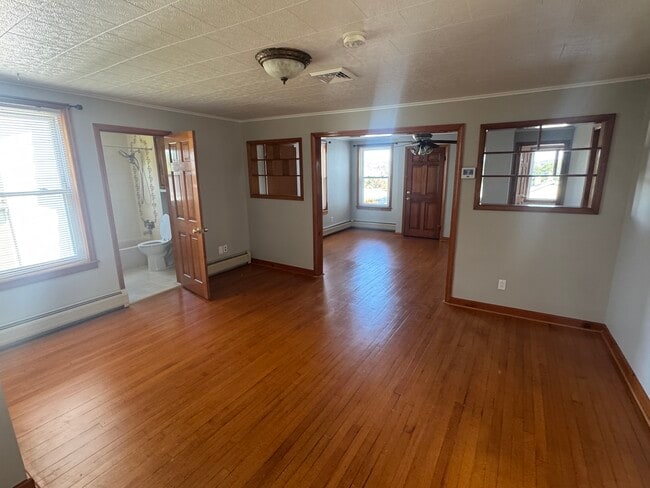 Living Room / Dining Room - 102 E Liberty St Unit 2nd Floor