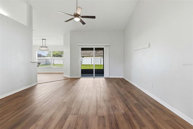 Photo - 896 Princeton Dr
