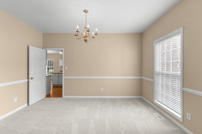 Photo - 108 Castlebury Creek Ct