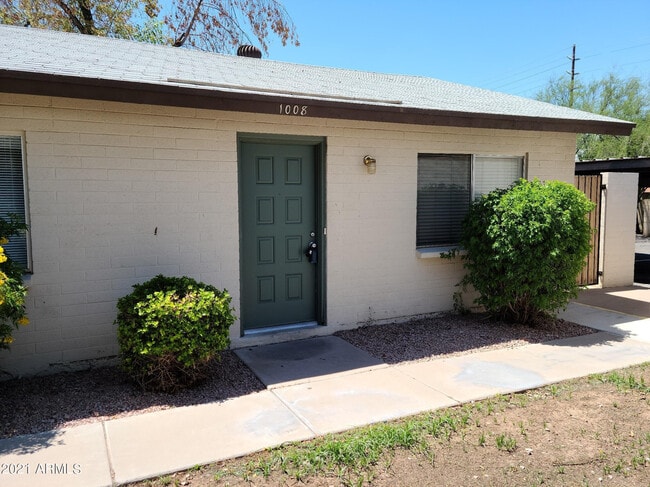 Building Photo - 1008 W Malibu Dr