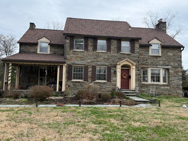 Front of the House - 1358 Indian Creek Dr