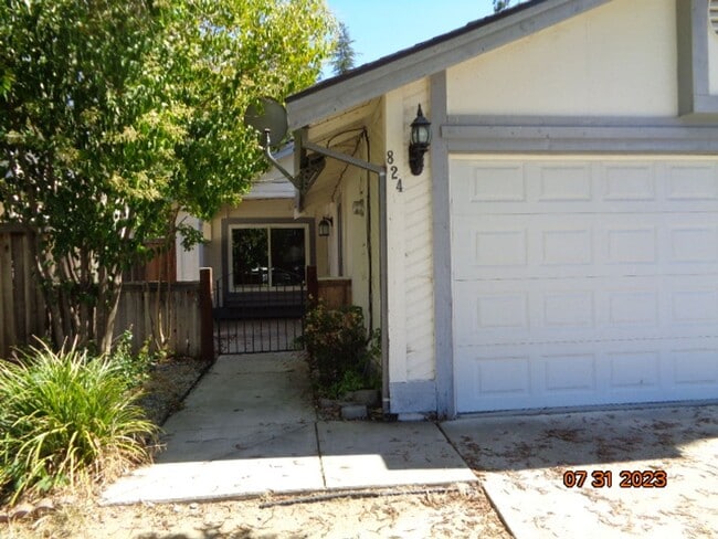 Photo - 824 Cameron Ct