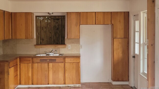 Photo - 343 Teakwood Ln