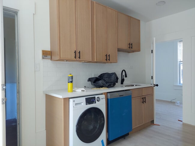 Building Photo - 2301 N Leavitt St Unit 2RR Rental