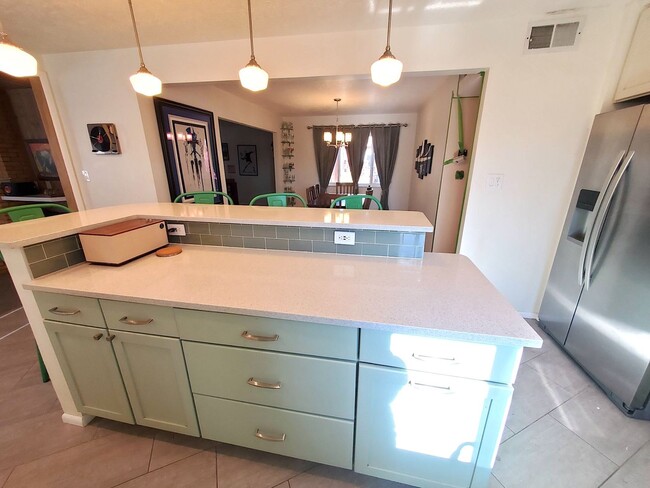 Photo - Updated 3 bed 2 bath near UPTOWN! Don't Mi...