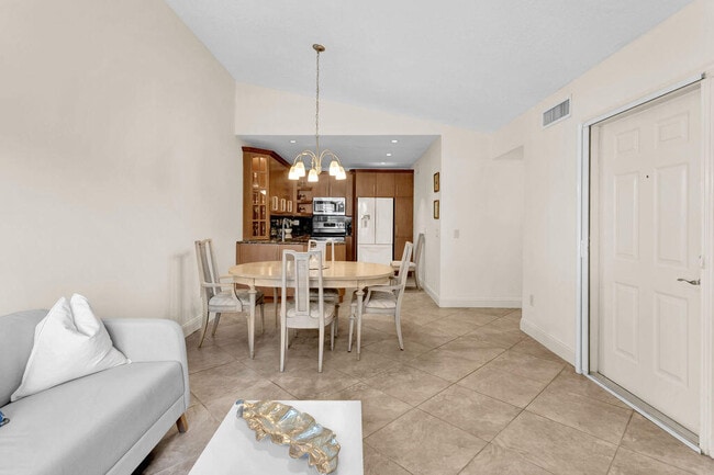 Photo - 121 Waterside Dr
