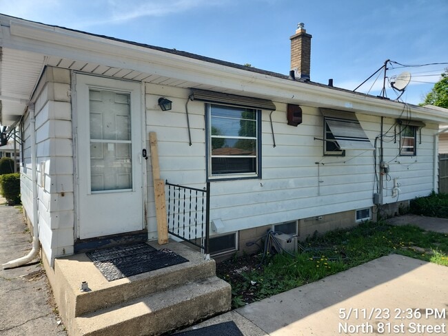 Photo - 5860 N 81st St
