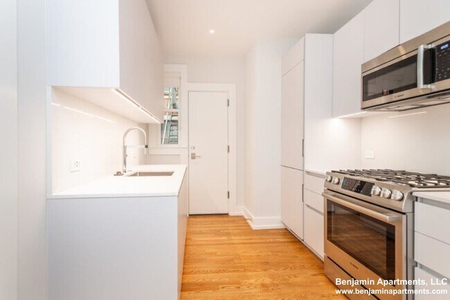 Building Photo - 17 Forest St