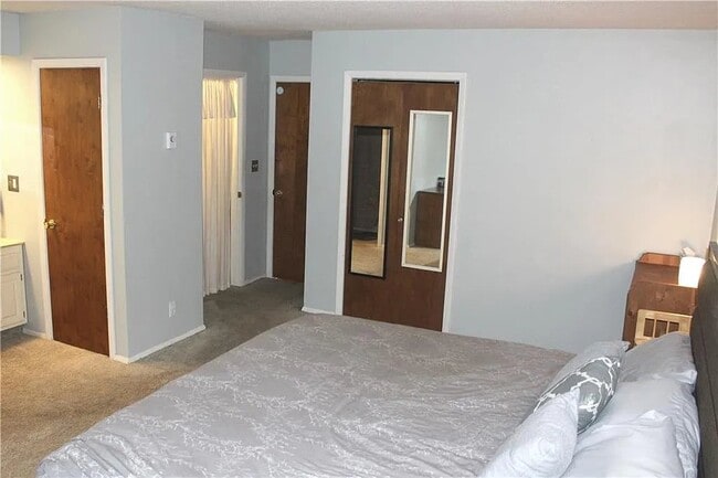 Photo - 2113 W Christy Ln