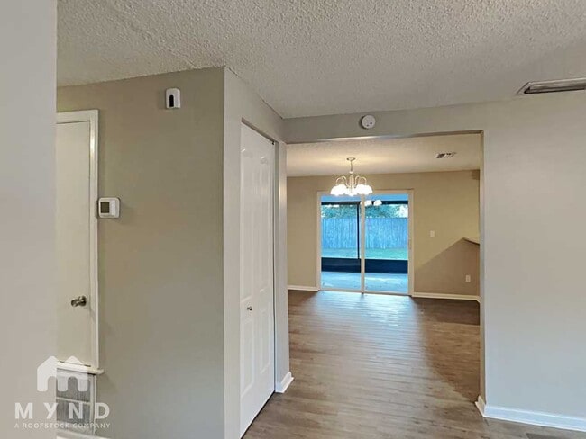 Photo - 2233 Selkirk St