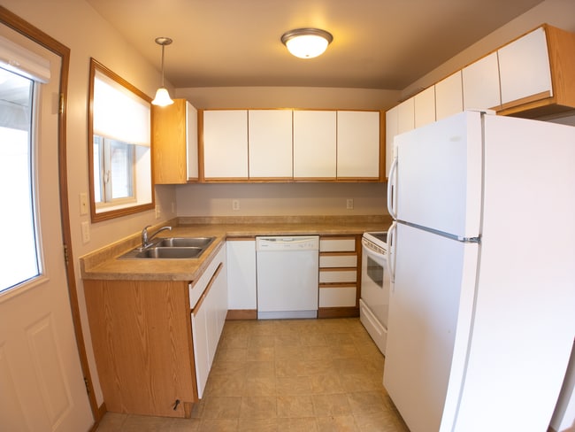 Photo - 2 Bedroom Apartment in Quiet Neighborhood!