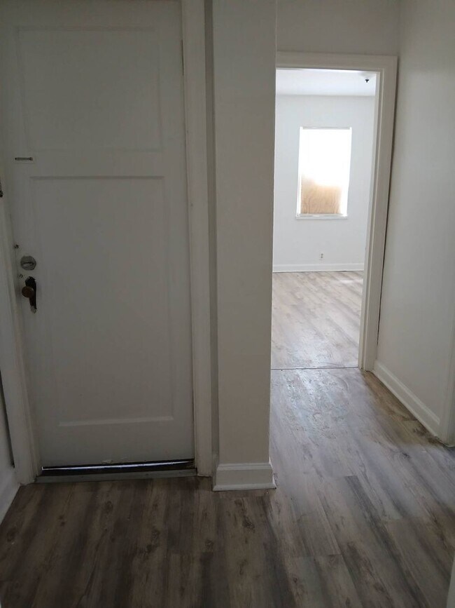 238 E Beechwood Ave Unit 1
