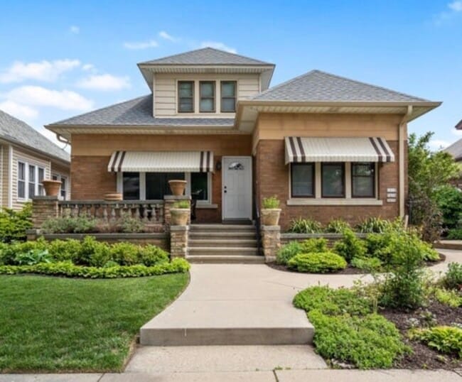 Front of Building - 1614 S 58th St Unit 1614