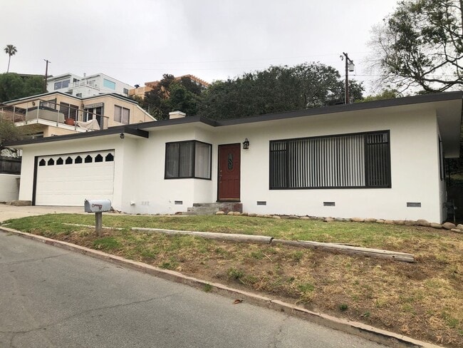Building Photo - Hillside Home with Ocean Views!!