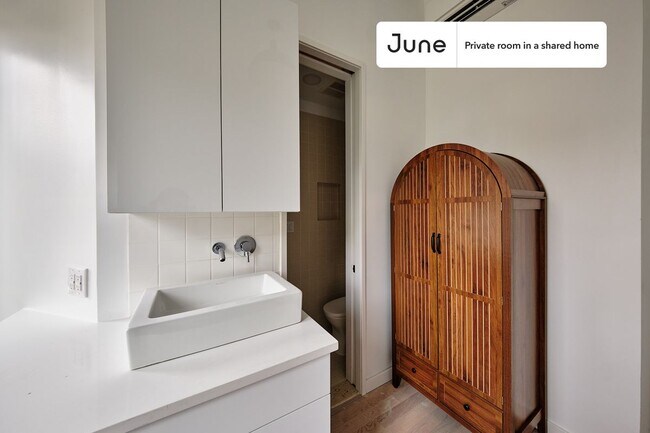 Room in Shared 4 bed/4 bath home in Ditmas Park