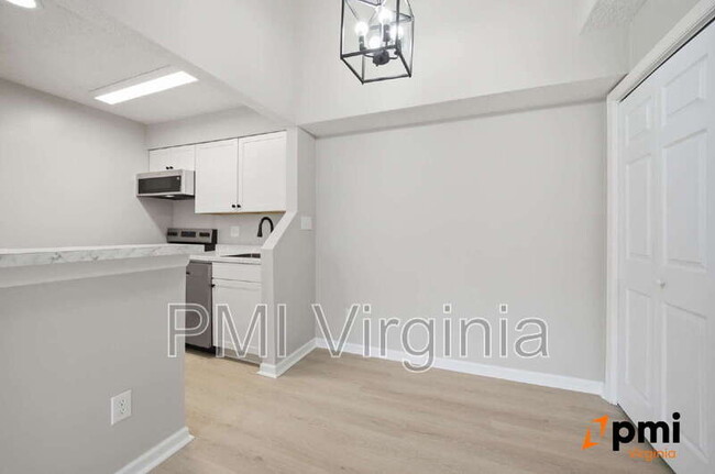 Photo - 340 Wells Ct