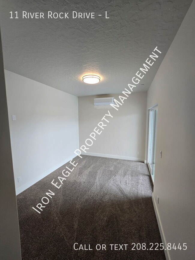 Photo - 11 River Rock Dr