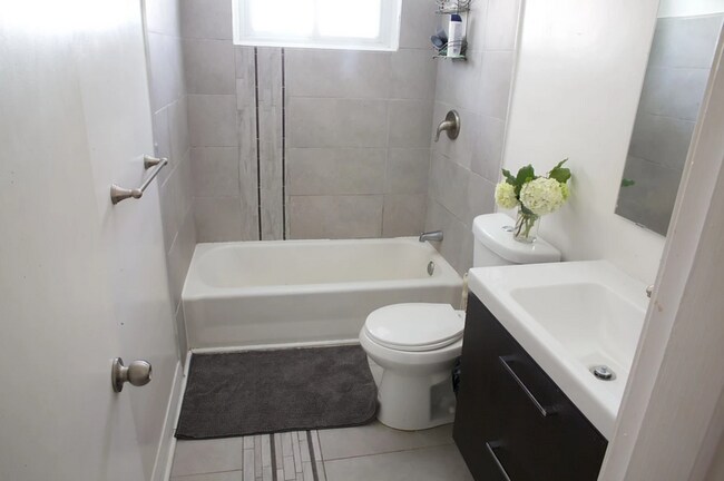 Photo - 158 Meadowlands Dr W