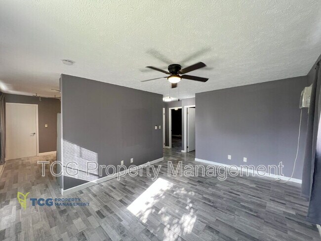 Photo - 1918 Ottawa Ave