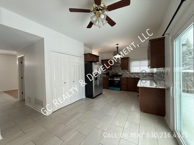 Photo - 885 Chelsea Ct