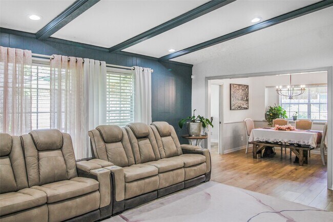 Photo - 536 Oak Dr