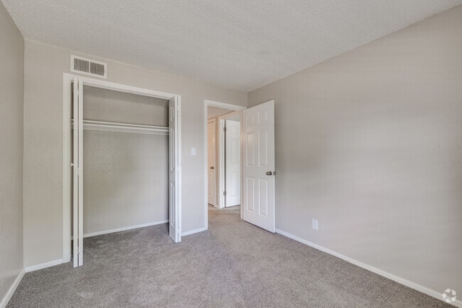 2BR, 1.5BA - 1000SF - Bedroom