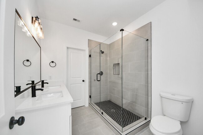 Photo - 2708 Bostic St Unidad B