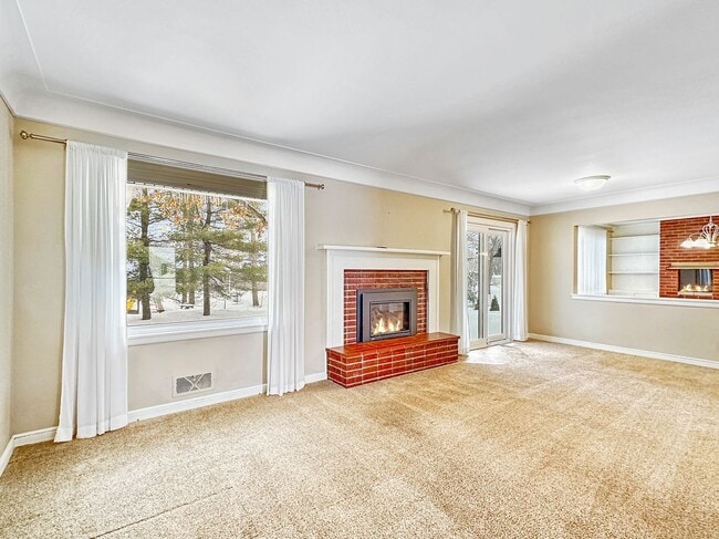 Photo - 341 Herman Terrace